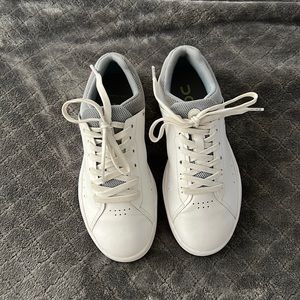 EUC The Rodger ON tennis shoes